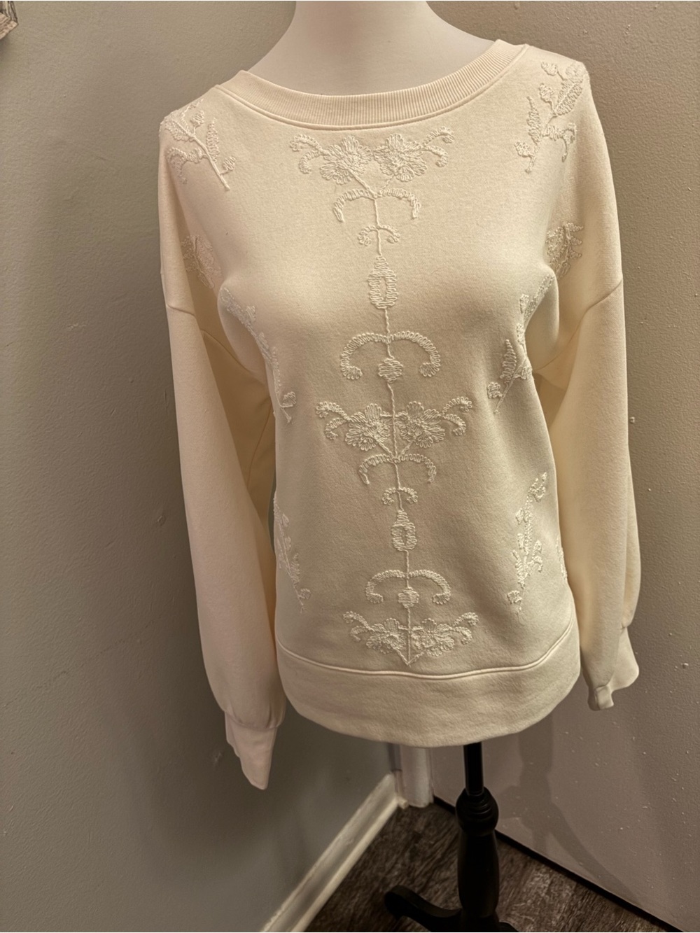 !!NWT!! LOFT Cream Floral Embroidered Terry Puff Sleeve Sweatshirt - Size L - Picture 3 of 12